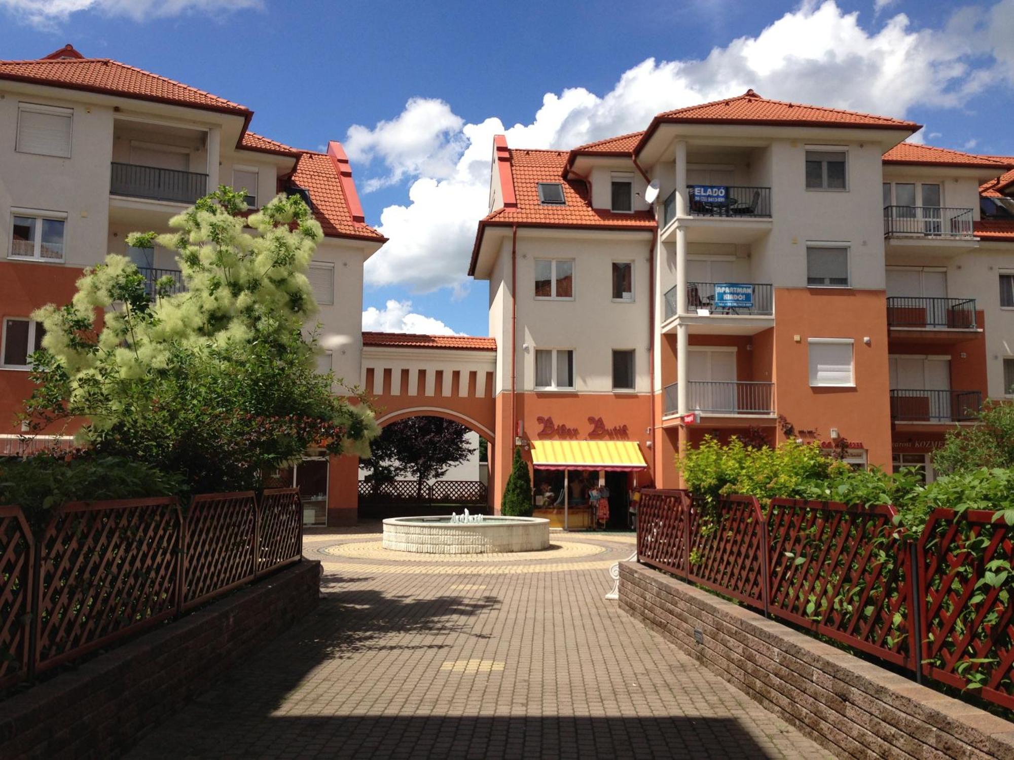 Tommy Apartman Hajduszoboszlo Ngoại thất bức ảnh